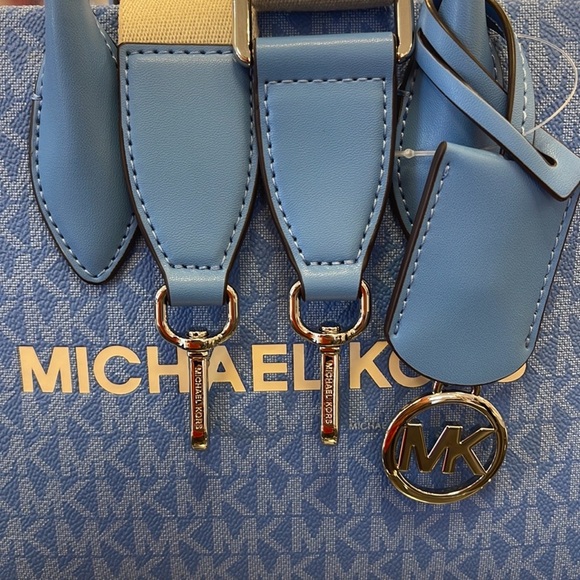 Michael Kors Mirella Small Shopper Top Zip Signature Logo Crossbody XBODY MK
NWT - Picture 16 of 16